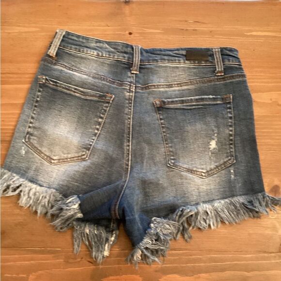 BLACK LABEL C'EST TOI SIZE LARGE DISTRESSED CUT OFF JEAN SHORTS FRAYED HEM - Picture 3 of 7